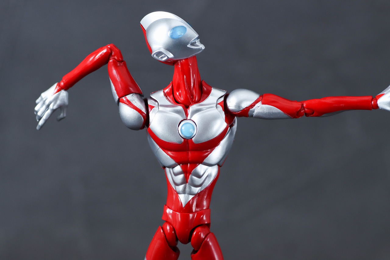 S.H.フィギュアーツ　ウルトラマン＆エミ（『Ultraman:Rising)』）　レビュー　可動範囲