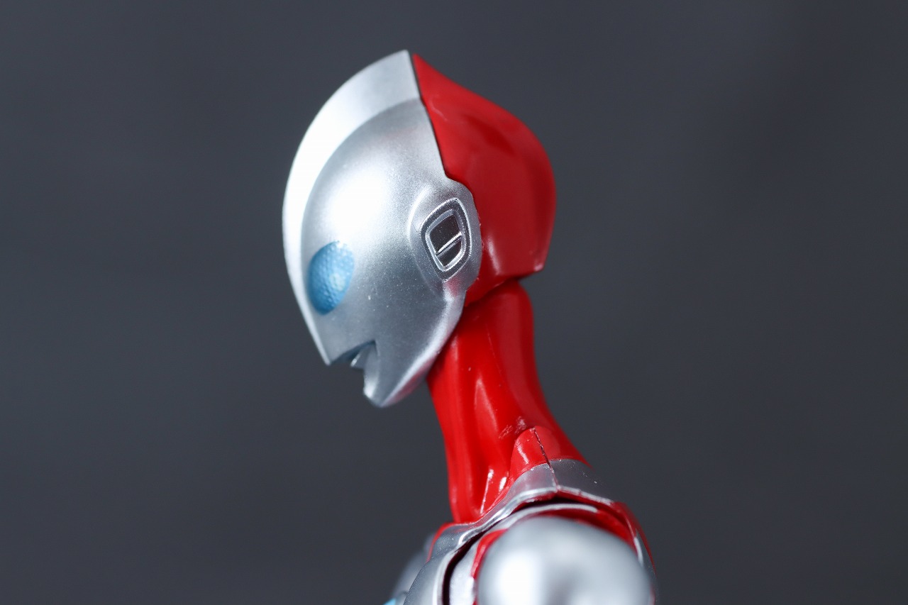 S.H.フィギュアーツ　ウルトラマン＆エミ（『Ultraman:Rising)』）　レビュー　可動範囲