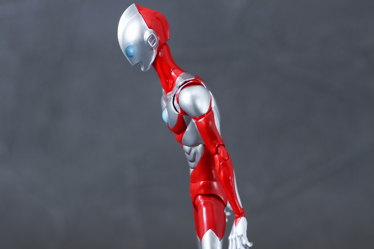 S.H.フィギュアーツ　ウルトラマン＆エミ（『Ultraman:Rising)』）　レビュー　可動範囲