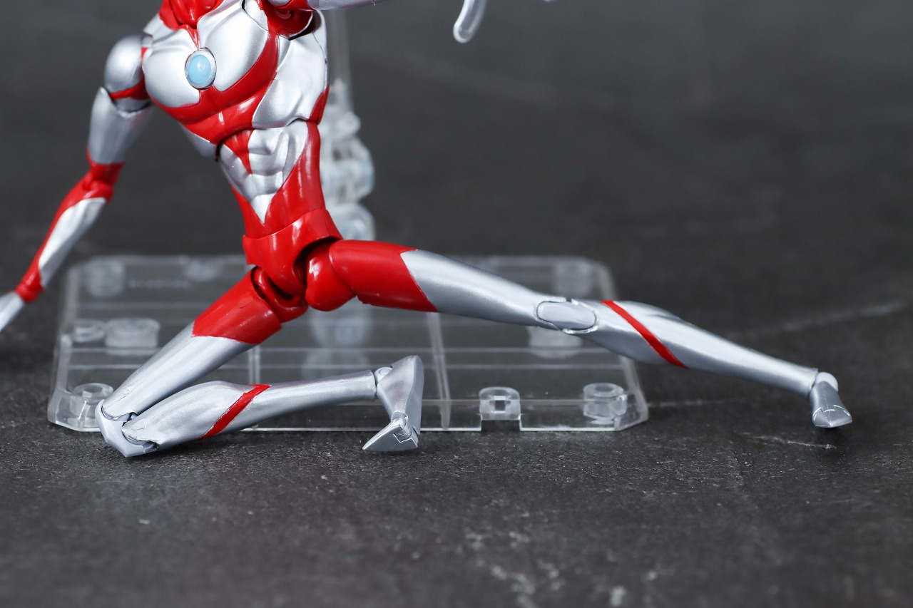 S.H.フィギュアーツ　ウルトラマン＆エミ（『Ultraman:Rising)』）　レビュー　可動範囲