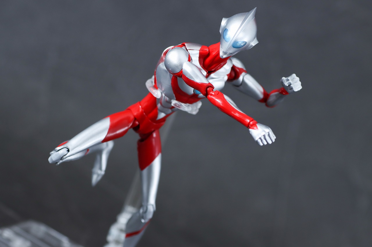 S.H.フィギュアーツ　ウルトラマン＆エミ（『Ultraman:Rising)』）　レビュー　アクション