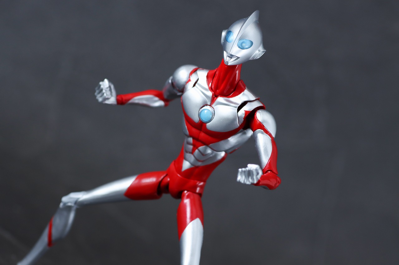 S.H.フィギュアーツ　ウルトラマン＆エミ（『Ultraman:Rising)』）　レビュー　アクション