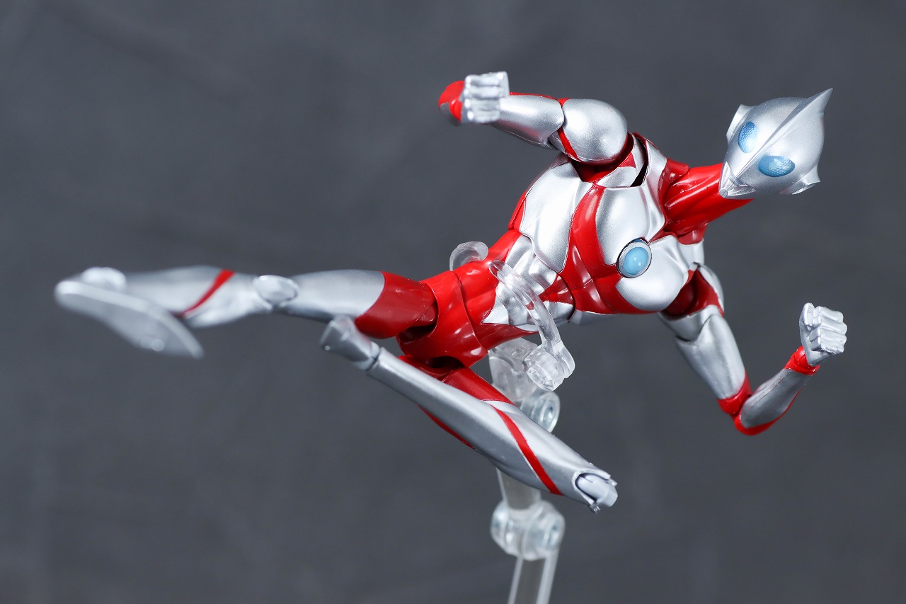 S.H.フィギュアーツ　ウルトラマン＆エミ（『Ultraman:Rising)』）　レビュー　アクション