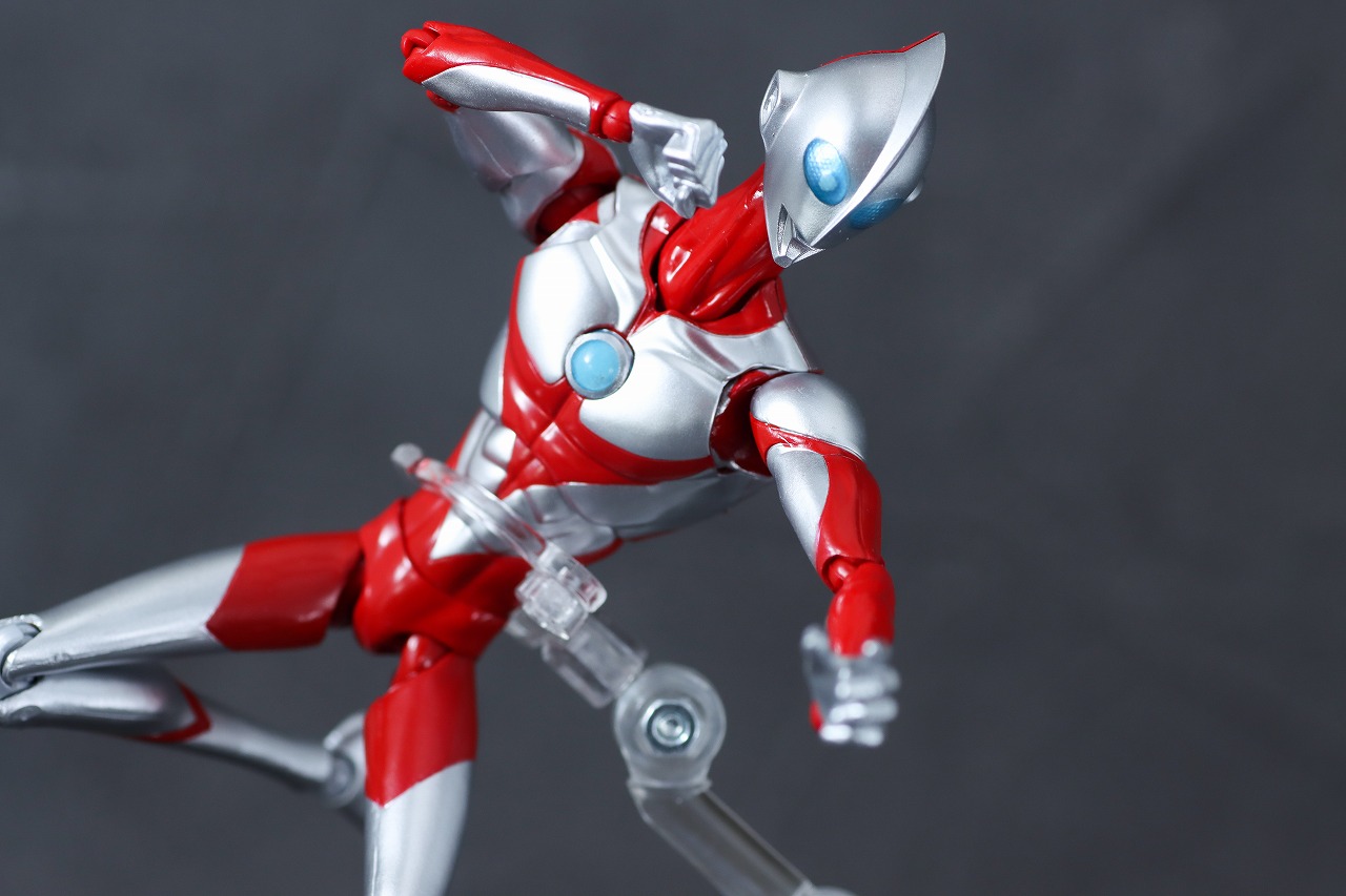 S.H.フィギュアーツ　ウルトラマン＆エミ（『Ultraman:Rising)』）　レビュー　アクション