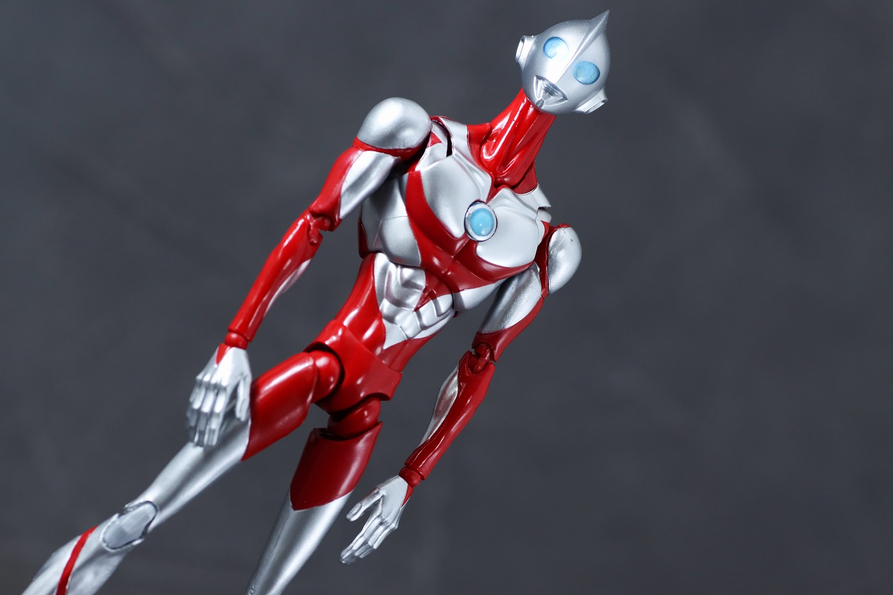 S.H.フィギュアーツ　ウルトラマン＆エミ（『Ultraman:Rising)』）　レビュー　アクション