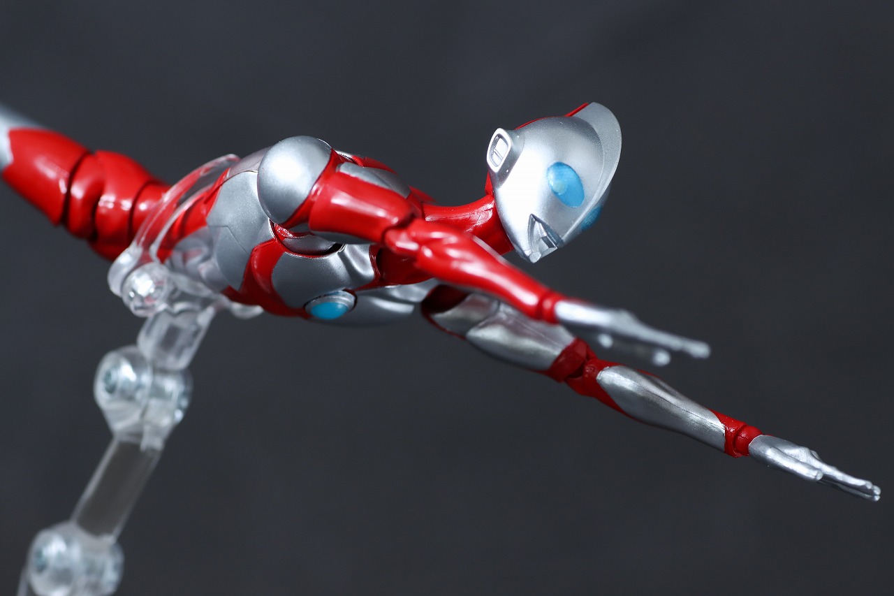 S.H.フィギュアーツ　ウルトラマン＆エミ（『Ultraman:Rising)』）　レビュー　アクション