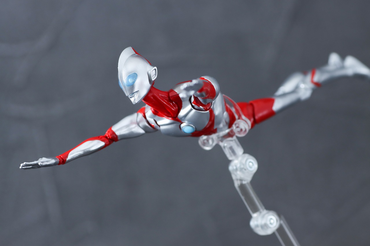 S.H.フィギュアーツ　ウルトラマン＆エミ（『Ultraman:Rising)』）　レビュー　アクション