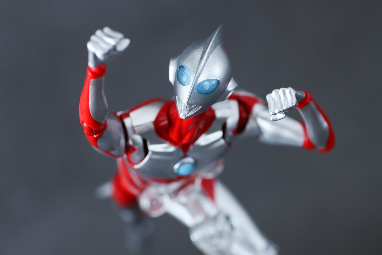 S.H.フィギュアーツ　ウルトラマン＆エミ（『Ultraman:Rising)』）　レビュー　アクション