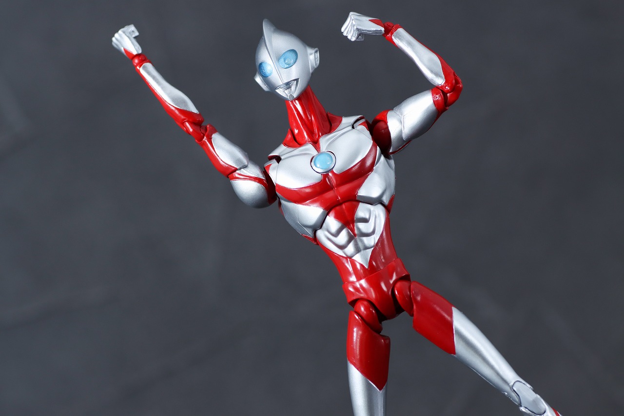 S.H.フィギュアーツ　ウルトラマン＆エミ（『Ultraman:Rising)』）　レビュー　アクション