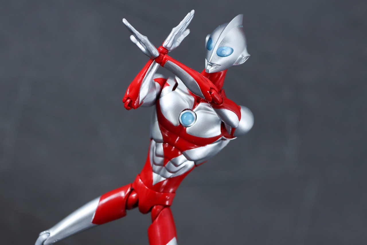 S.H.フィギュアーツ　ウルトラマン＆エミ（『Ultraman:Rising)』）　レビュー　アクション