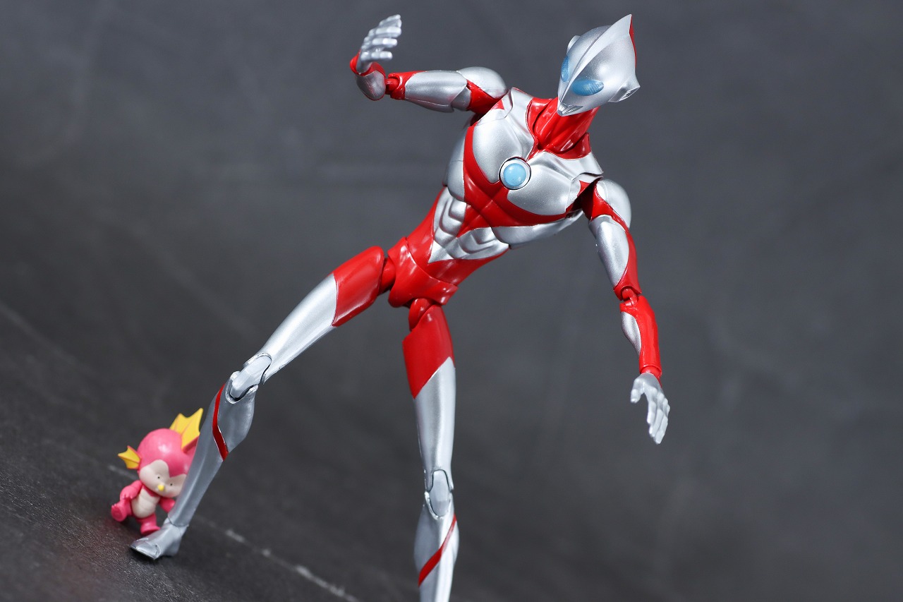 S.H.フィギュアーツ　ウルトラマン＆エミ（『Ultraman:Rising)』）　レビュー　アクション