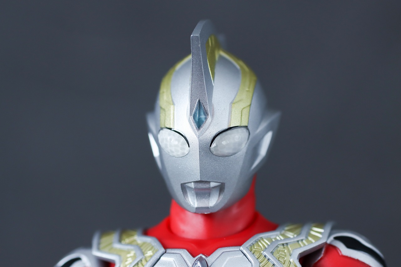 S.H.フィギュアーツ　ウルトラマントリガー　パワータイプ　レビュー　本体