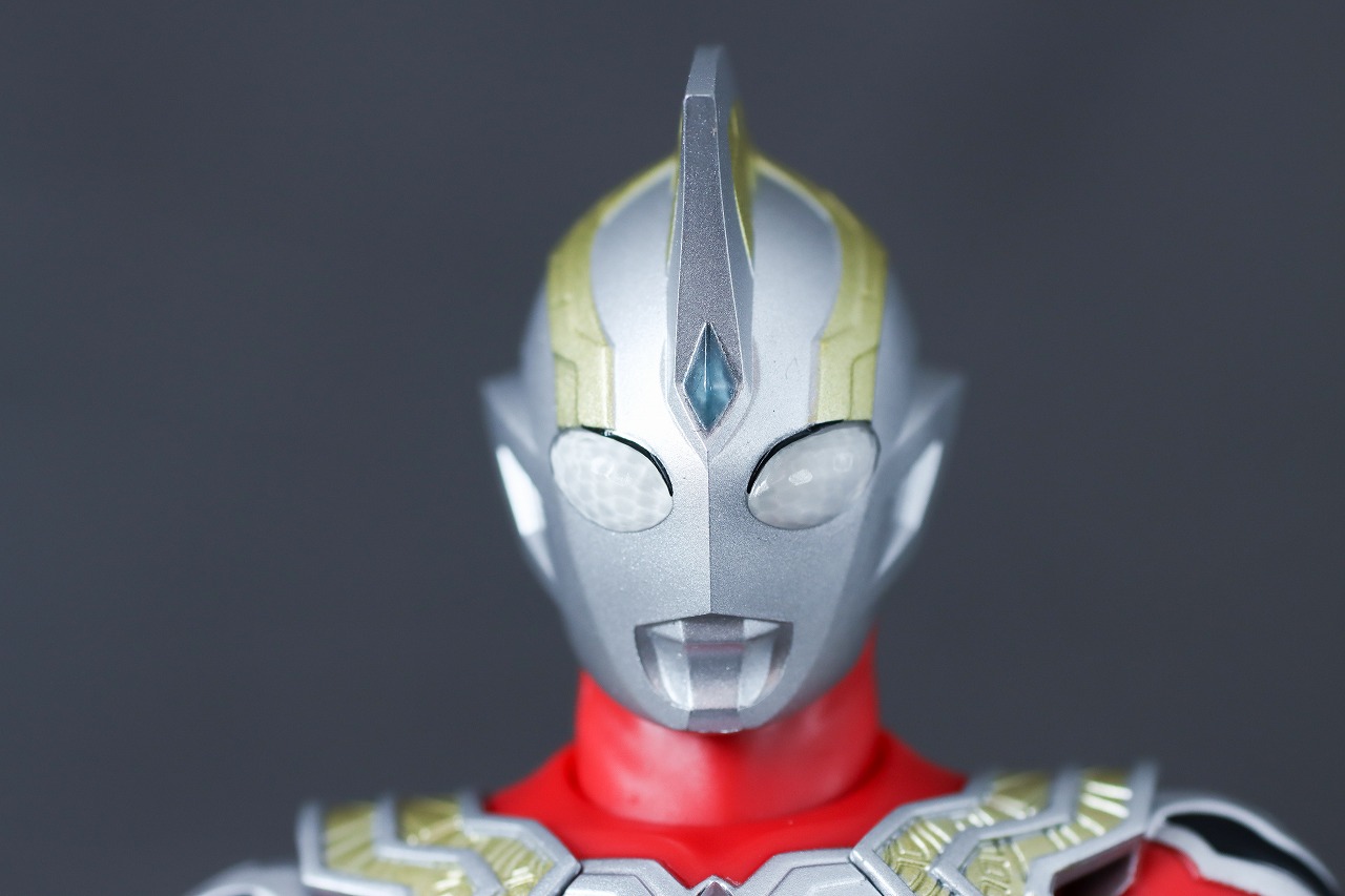 S.H.フィギュアーツ　ウルトラマントリガー　パワータイプ　レビュー　本体