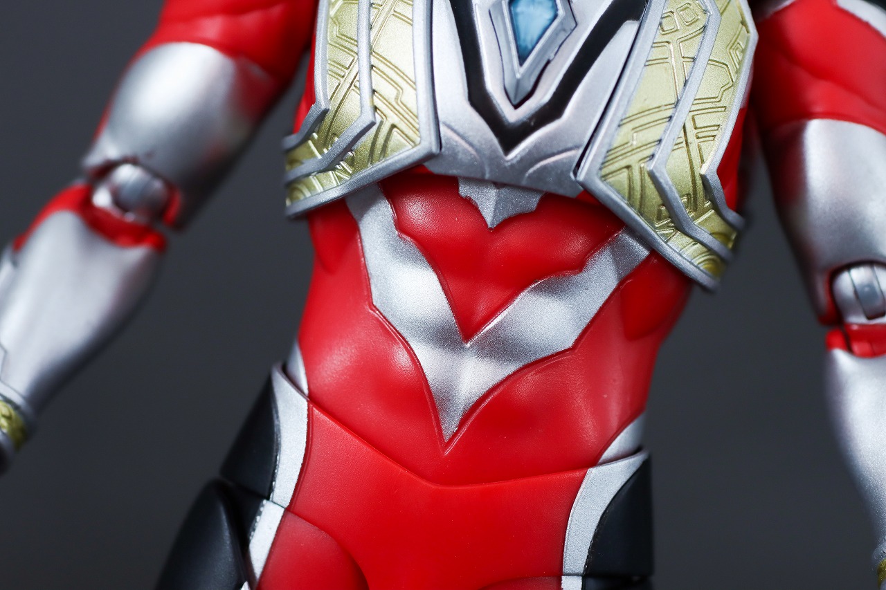 S.H.フィギュアーツ　ウルトラマントリガー　パワータイプ　レビュー　本体