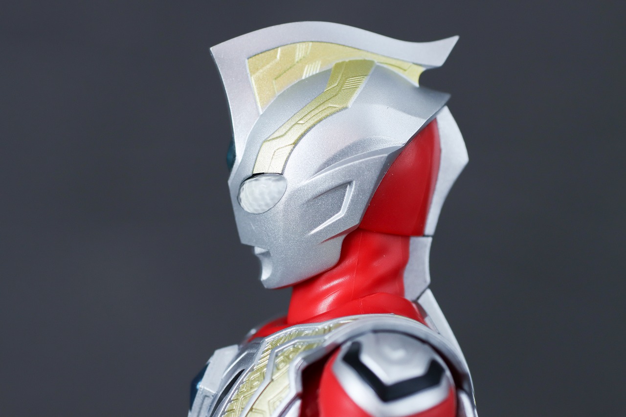 S.H.フィギュアーツ　ウルトラマントリガー　パワータイプ　レビュー　本体