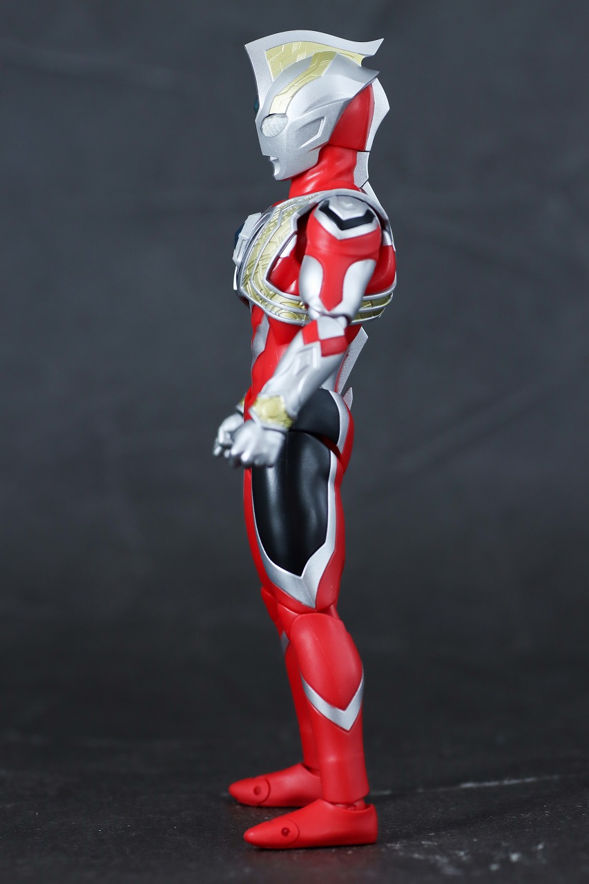 S.H.フィギュアーツ　ウルトラマントリガー　パワータイプ　レビュー　本体