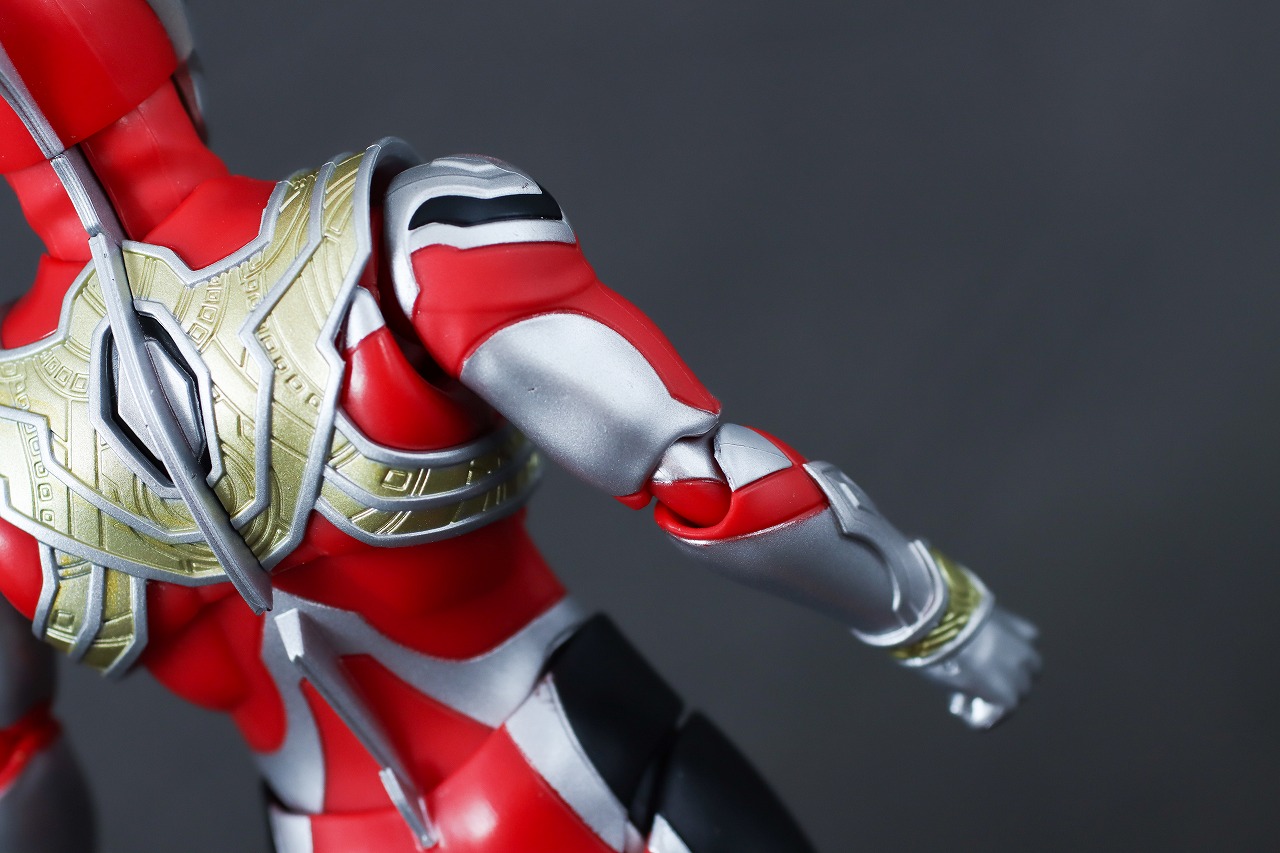 S.H.フィギュアーツ　ウルトラマントリガー　パワータイプ　レビュー　本体