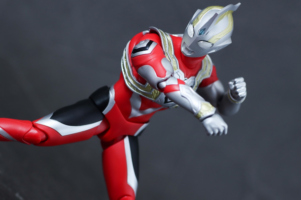 S.H.フィギュアーツ　ウルトラマントリガー　パワータイプ　レビュー　アクション