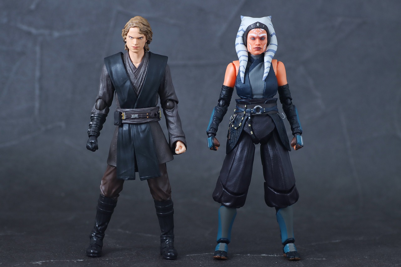 S.H.フィギュアーツ　アソーカ（『STAR WARS：Ahsoka』）　レビュー　本体　アナキン・スカイウォーカー　シスの復讐　比較