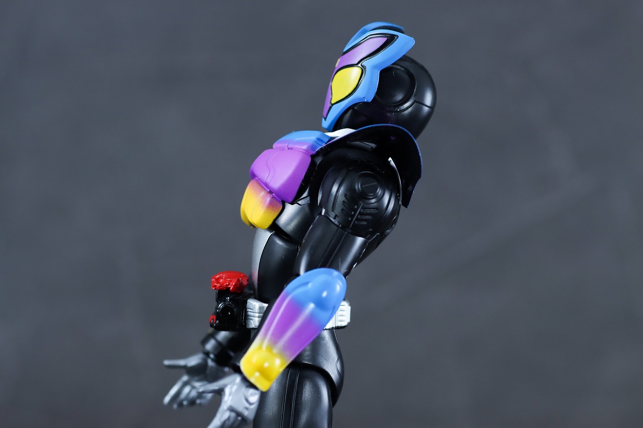 仮面ライダーアクションフィギュア　仮面ライダーガヴ ポッピングミフォーム　レビュー　可動範囲