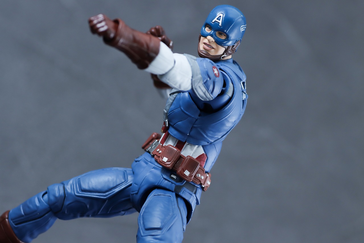 MAFEX　キャプテンアメリカ　Classic Suit　クラシックスーツ　レビュー　アクション