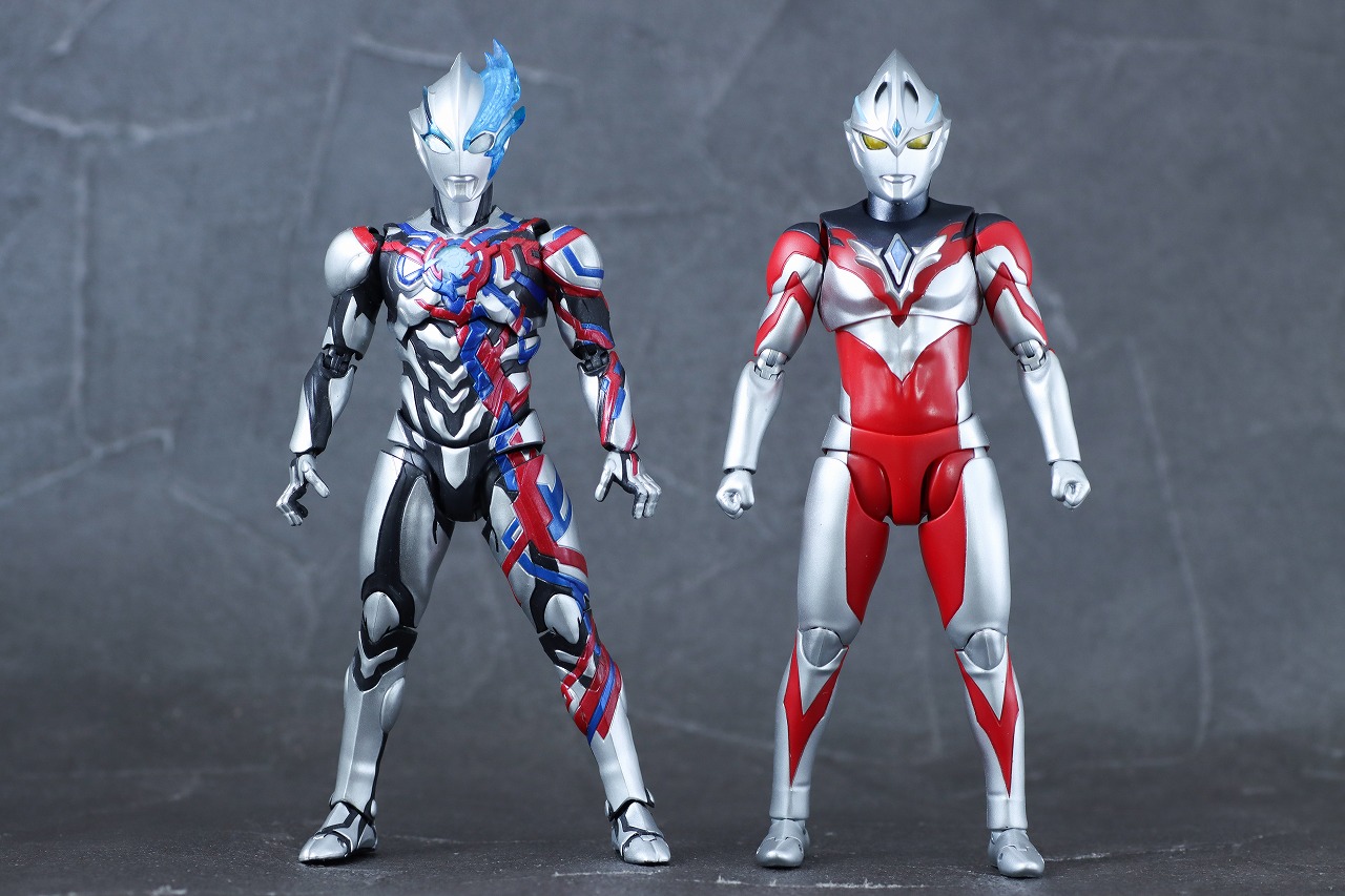 S.H.フィギュアーツ　ウルトラマンアーク　レビュー　本体　ウルトラマンブレーザー　比較