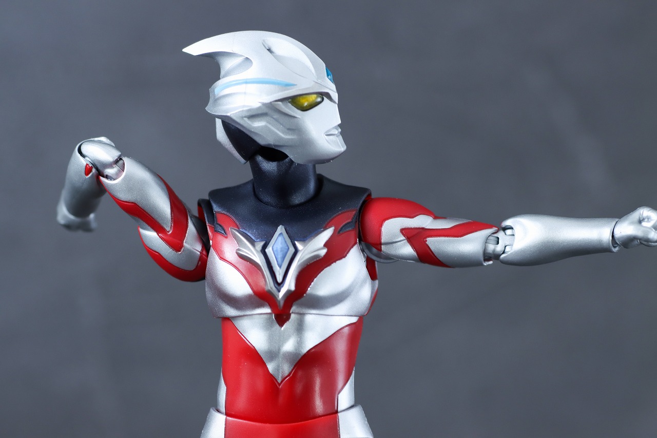 S.H.フィギュアーツ　ウルトラマンアーク　レビュー　可動範囲