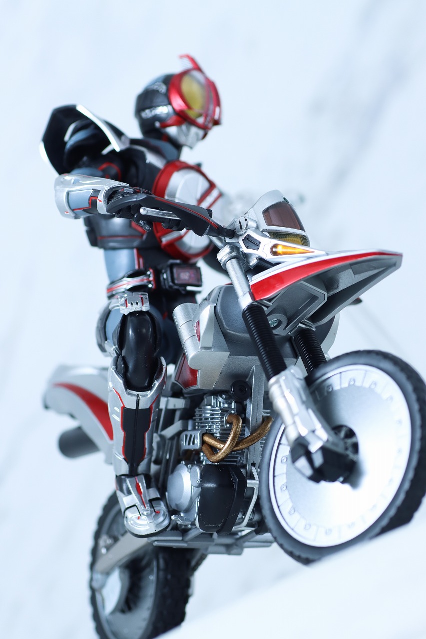 S.H.フィギュアーツ　オートバジン　ビークルモード　レビュー　アクション　真骨彫製法　仮面ライダーネクストファイズ