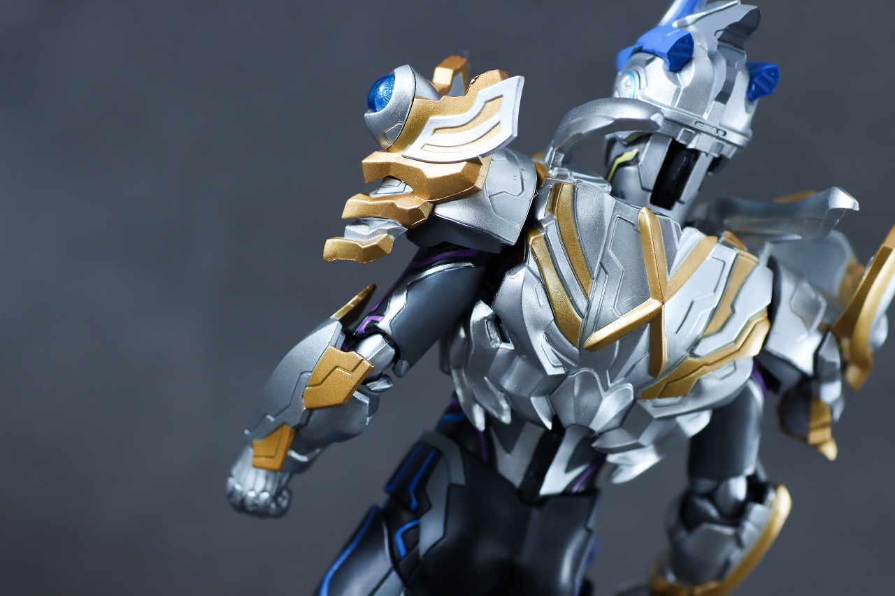 S.H.フィギュアーツ　ベータースパークアーマー　ウルトラマンエクシードX　レビュー　本体