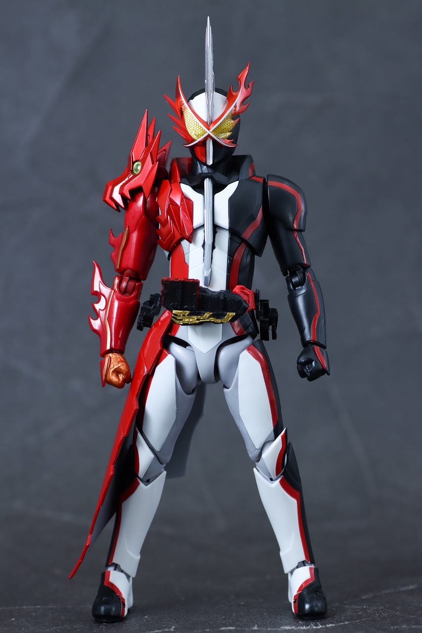 S.H.フィギュアーツ　仮面ライダーセイバー ブレイブドラゴン Metalic Edition　レビュー　本体