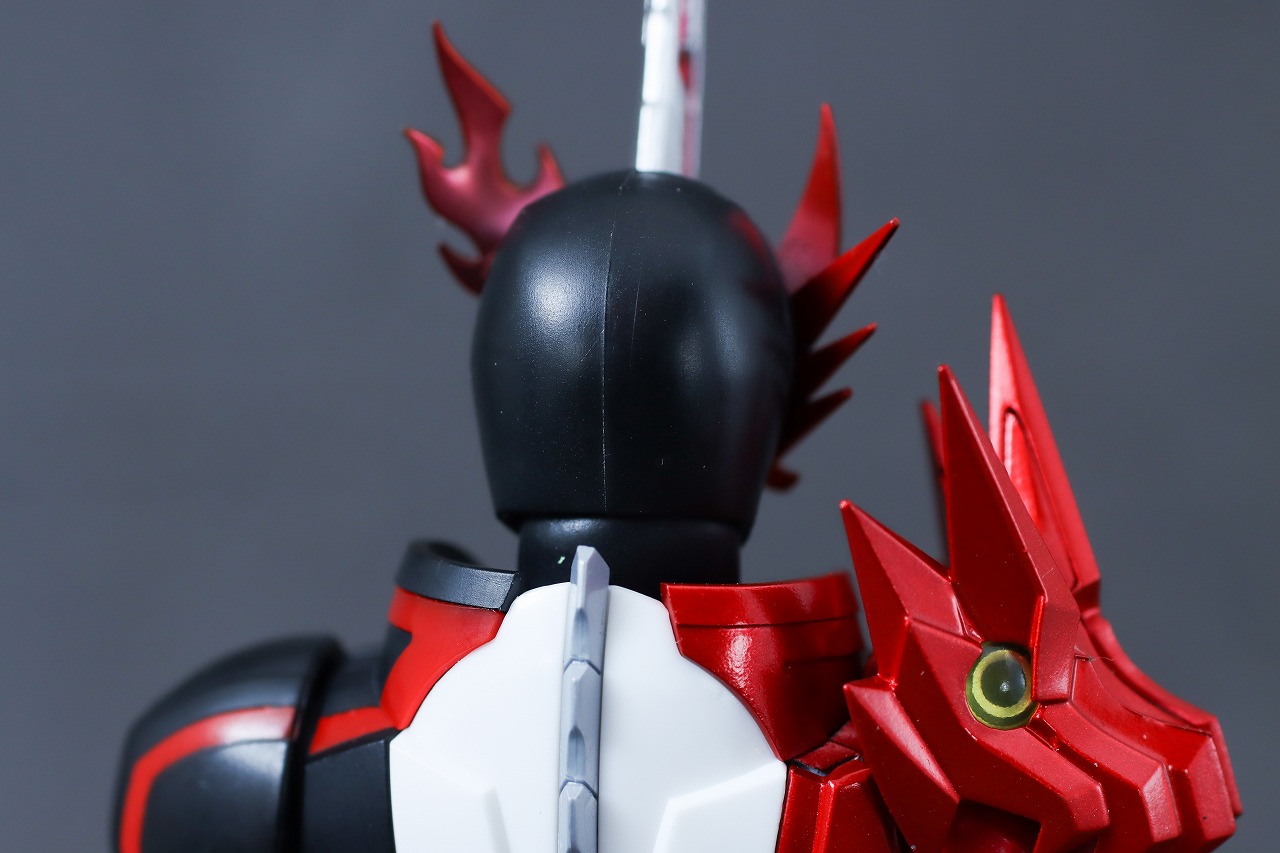 S.H.フィギュアーツ　仮面ライダーセイバー ブレイブドラゴン Metalic Edition　レビュー　本体