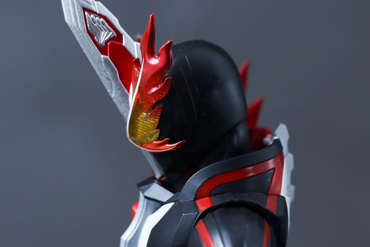 S.H.フィギュアーツ　仮面ライダーセイバー ブレイブドラゴン Metalic Edition　レビュー　可動範囲