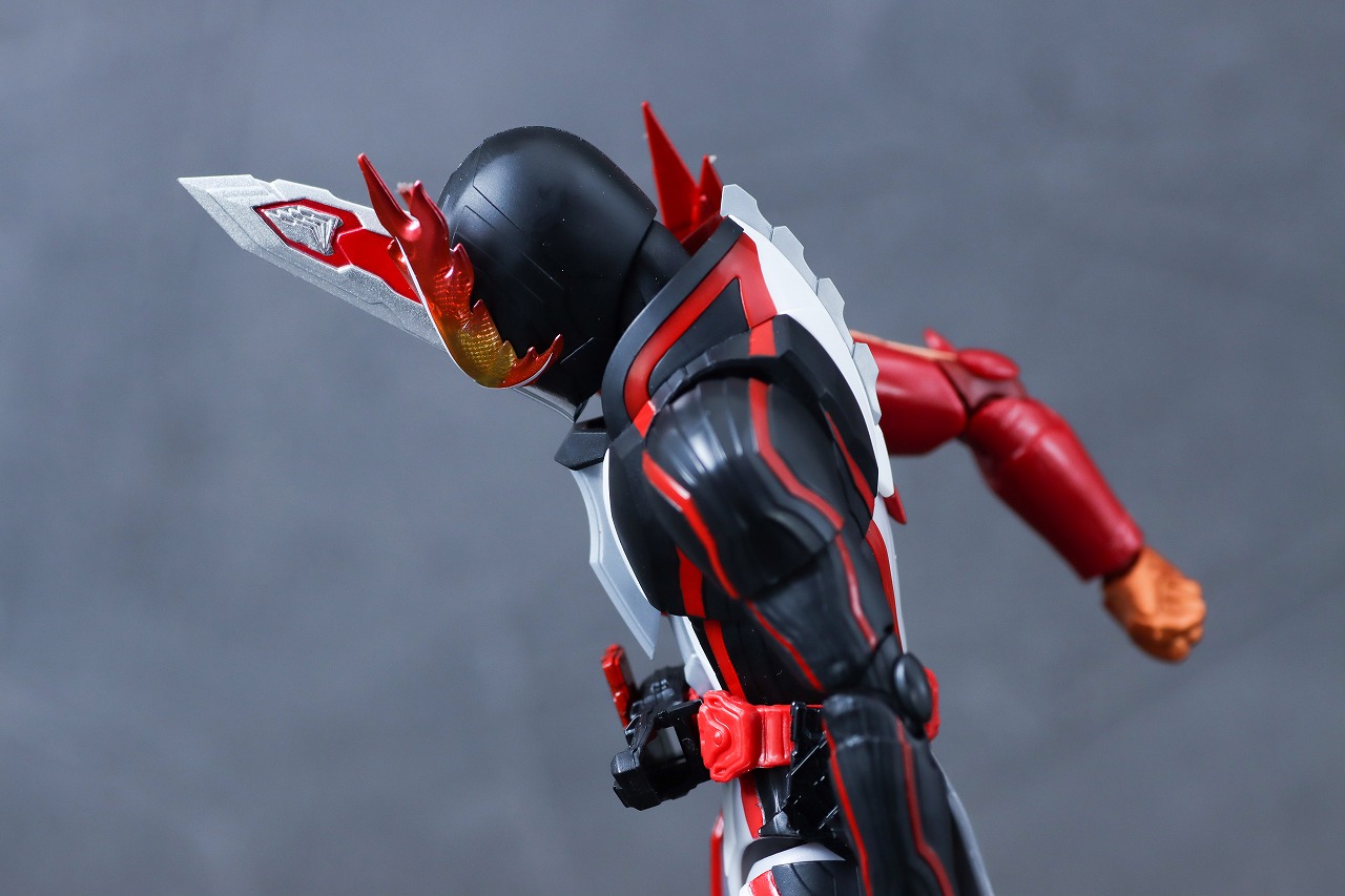 S.H.フィギュアーツ　仮面ライダーセイバー ブレイブドラゴン Metalic Edition　レビュー　可動範囲