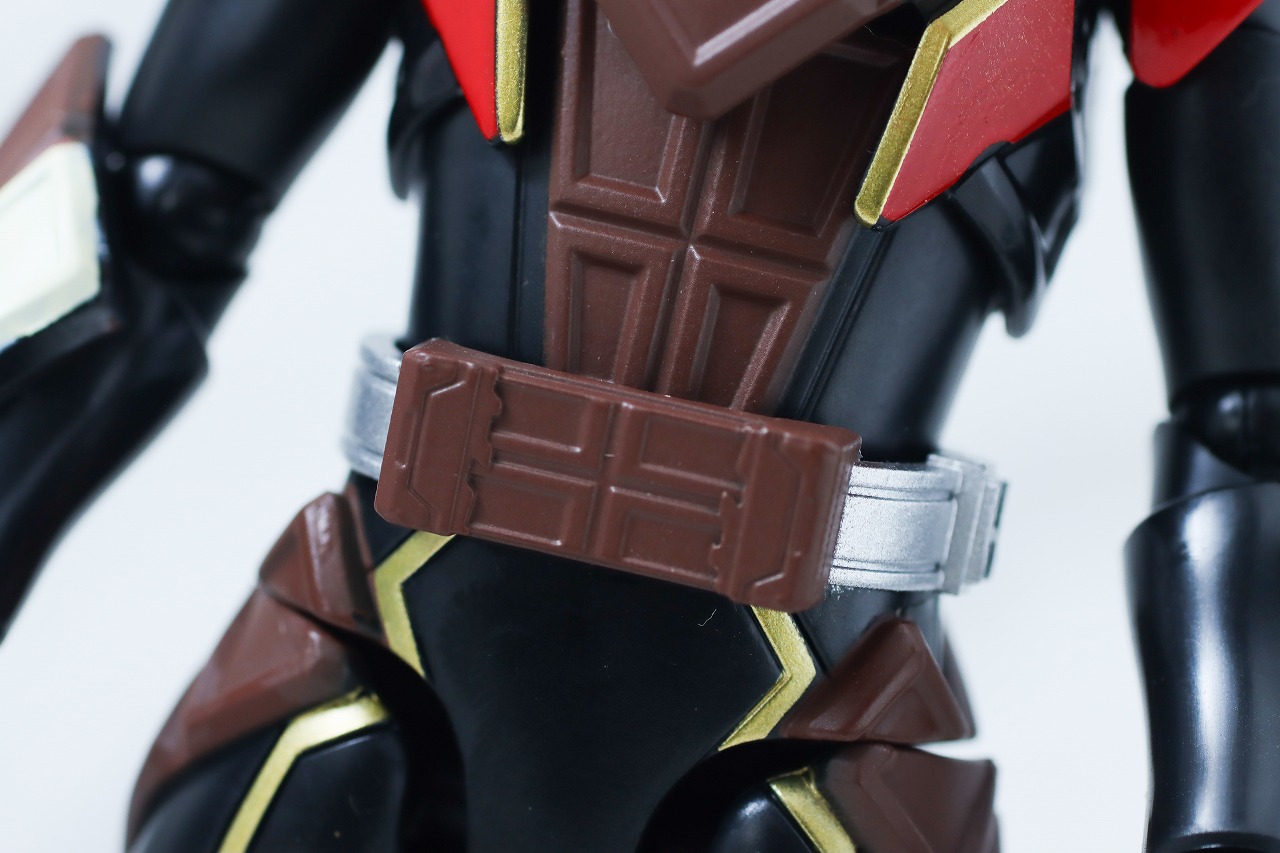 仮面ライダーアクションフィギュア　仮面ライダーヴァレン チョコドンフォーム　レビュー　本体