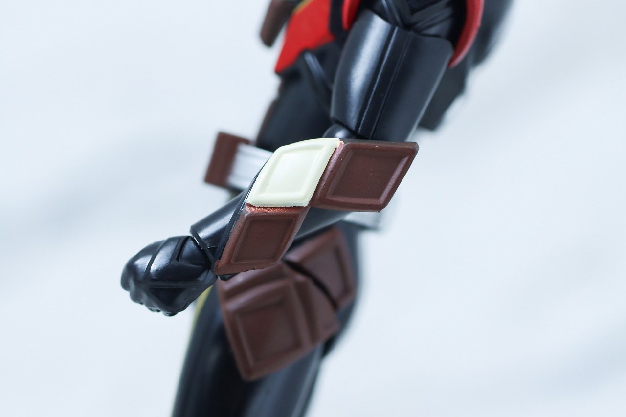 仮面ライダーアクションフィギュア　仮面ライダーヴァレン チョコドンフォーム　レビュー　本体