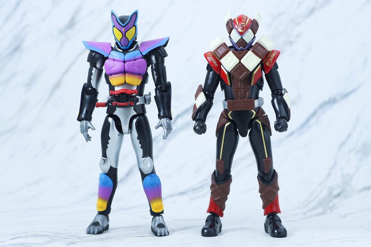 仮面ライダーアクションフィギュア　仮面ライダーヴァレン チョコドンフォーム　レビュー　本体　仮面ライダーガヴ　ポッピングミフォーム　比較