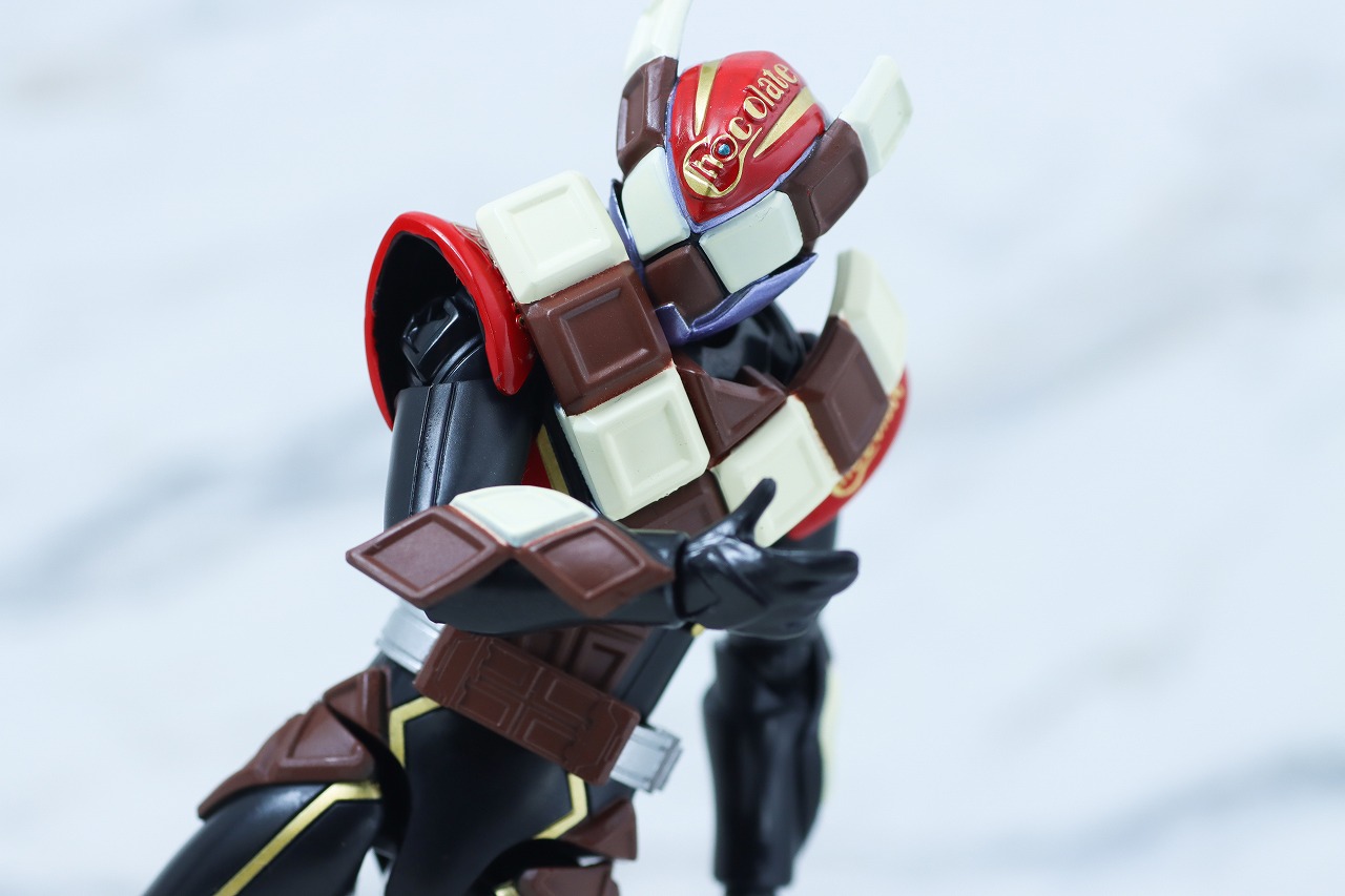 仮面ライダーアクションフィギュア　仮面ライダーヴァレン チョコドンフォーム　レビュー　アクション