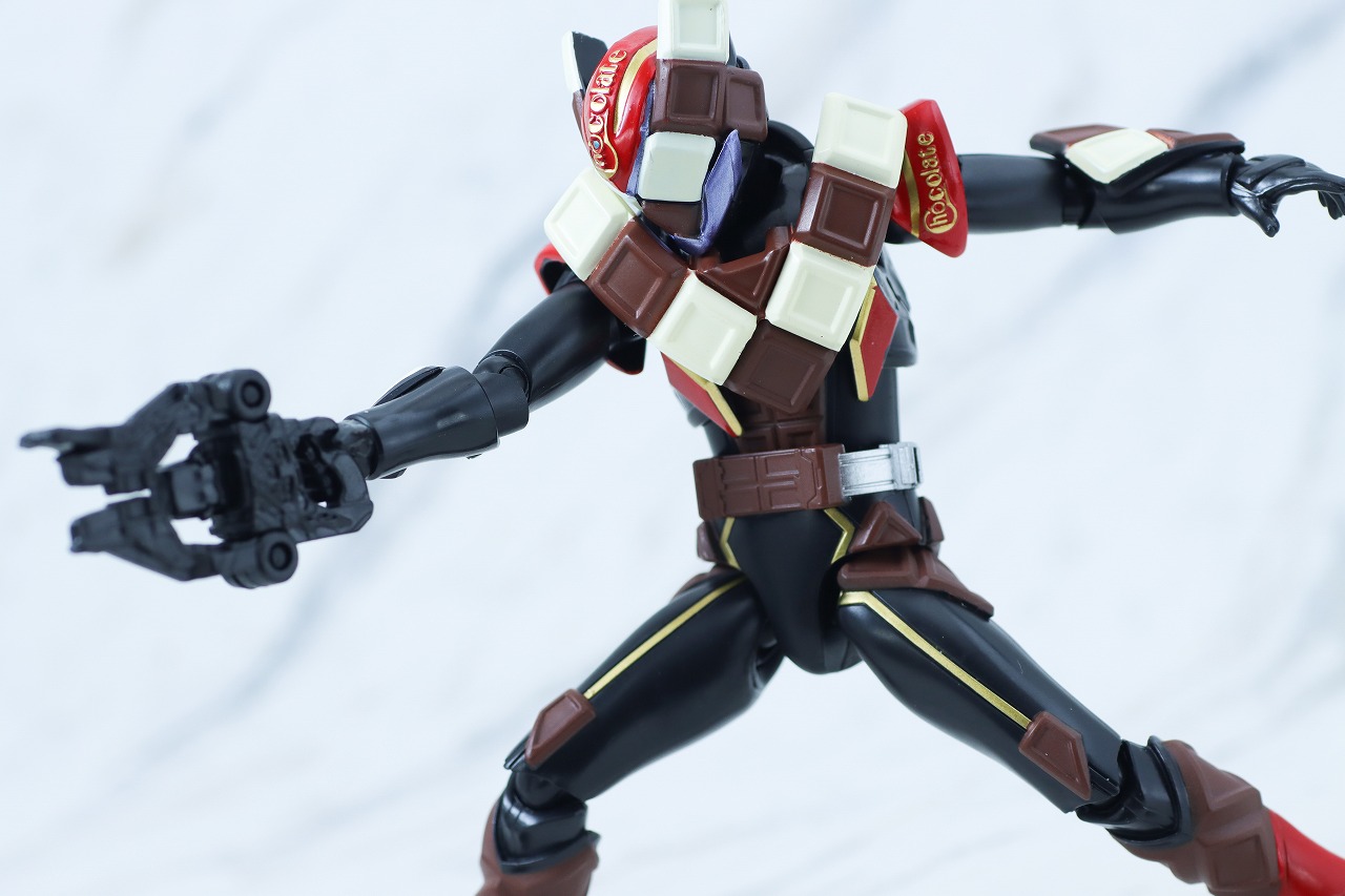 仮面ライダーアクションフィギュア　仮面ライダーヴァレン チョコドンフォーム　レビュー　アクション