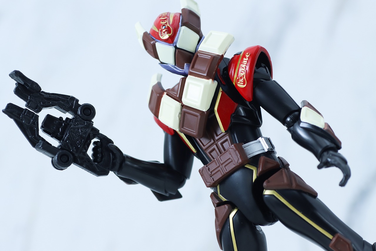 仮面ライダーアクションフィギュア　仮面ライダーヴァレン チョコドンフォーム　レビュー