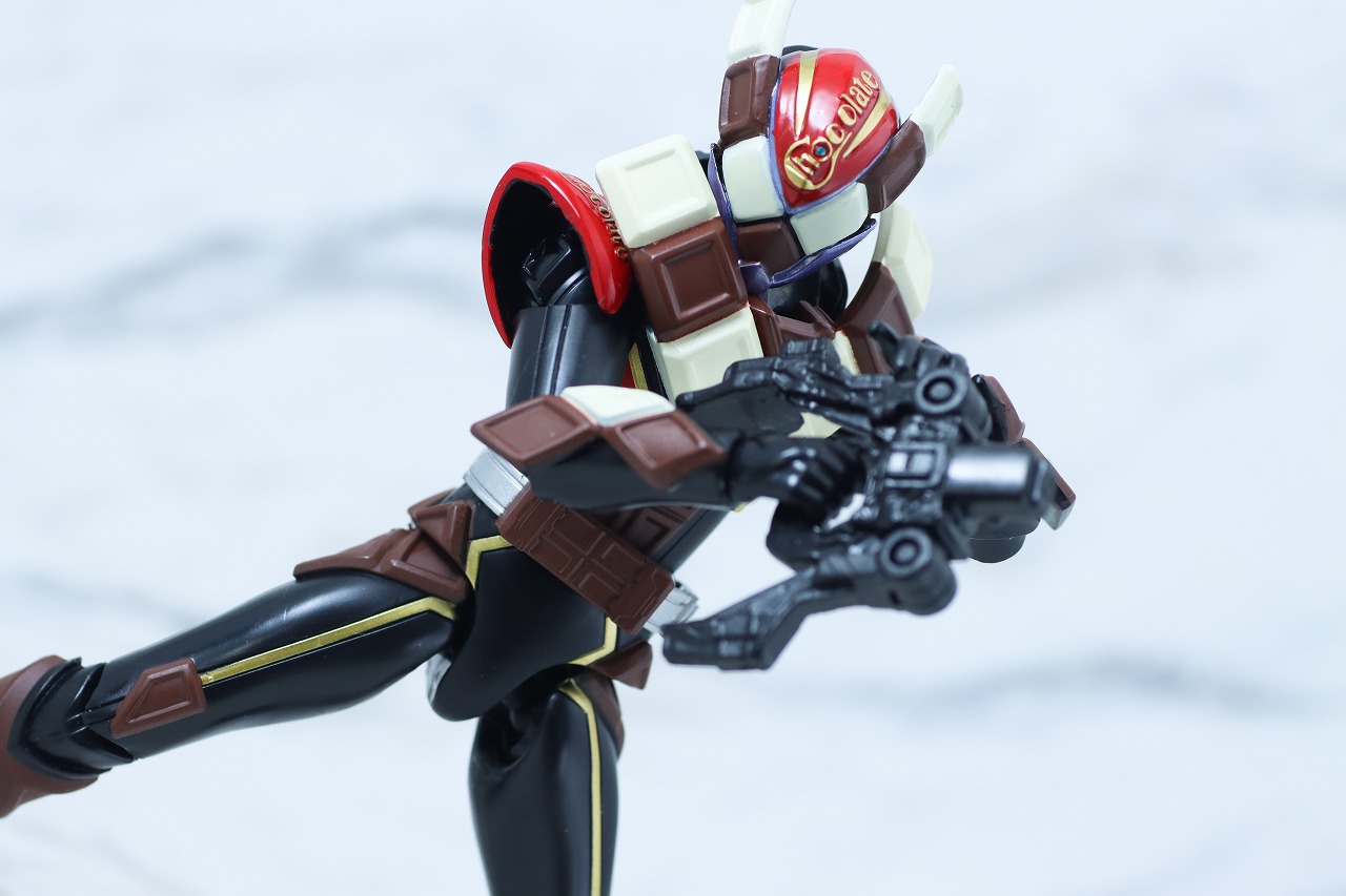 仮面ライダーアクションフィギュア　仮面ライダーヴァレン チョコドンフォーム　レビュー　アクション