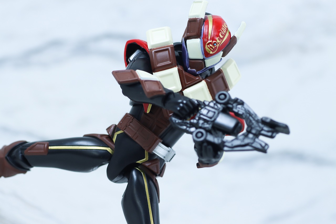 仮面ライダーアクションフィギュア　仮面ライダーヴァレン チョコドンフォーム　レビュー　アクション