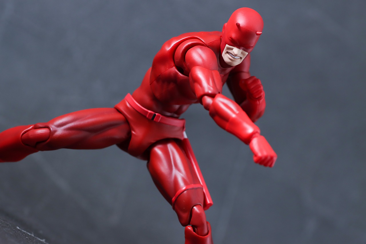 MAFEX　デアデビル　Comic Ver.　レビュー　アクション