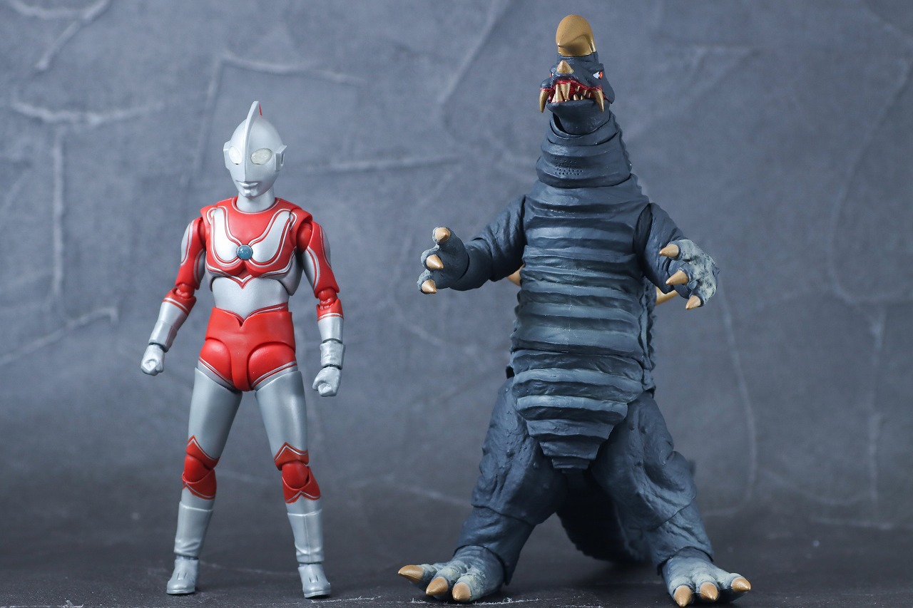 S.H.フィギュアーツ　ブラックキング　ウルトラの星光る時Ver.　レビュー　本体　ウルトラマンジャック　比較