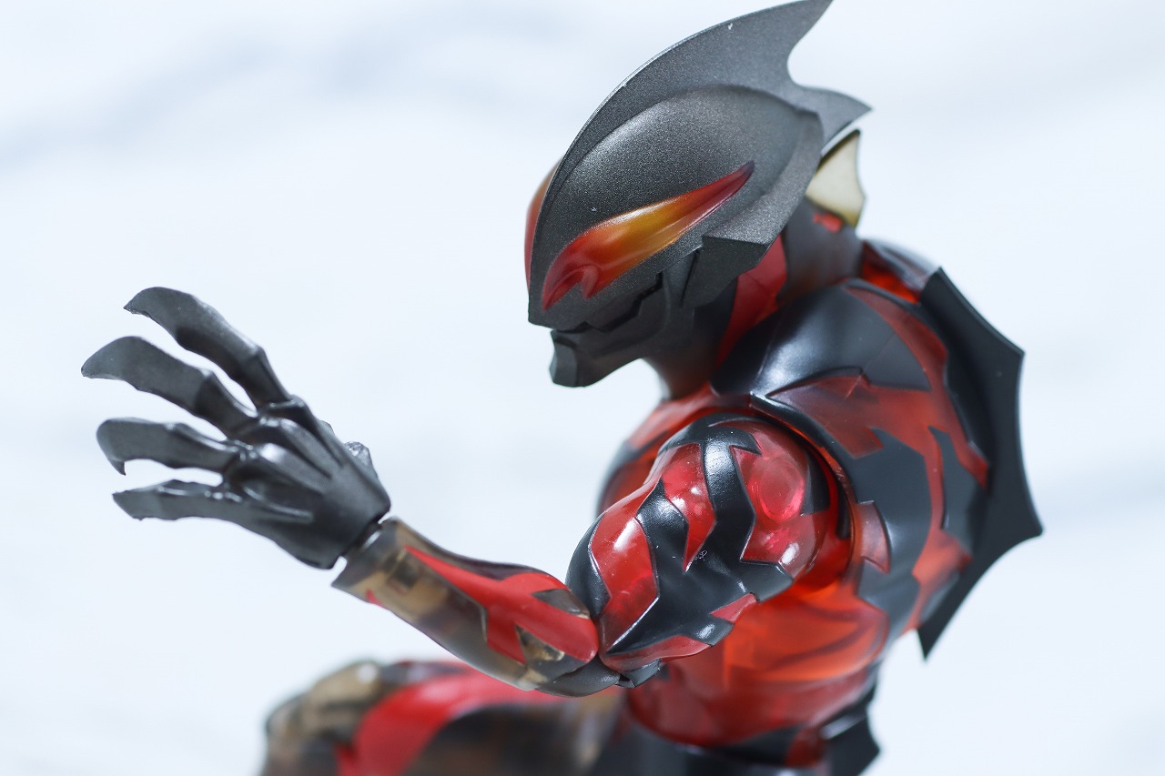 S.H.フィギュアーツ　ウルトラマンベリアル Clear Color Ver.　レビュー　アクション