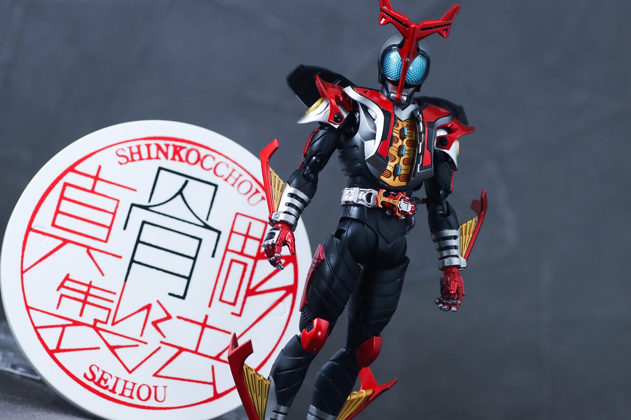 S.H.フィギュアーツ 真骨彫製法　仮面ライダーカブト ハイパーフォーム 真骨彫10th Anniversar Ver.　レビュー