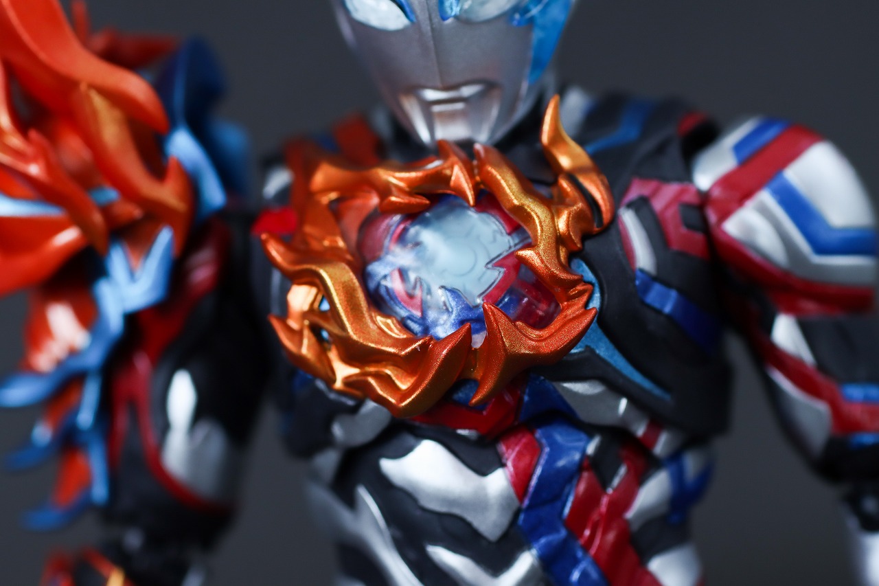 S.H.フィギュアーツ　ウルトラマンブレーザー ファードランアーマー　レビュー　本体