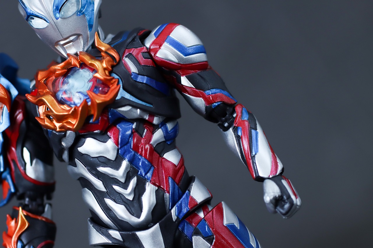 S.H.フィギュアーツ　ウルトラマンブレーザー ファードランアーマー　レビュー　本体