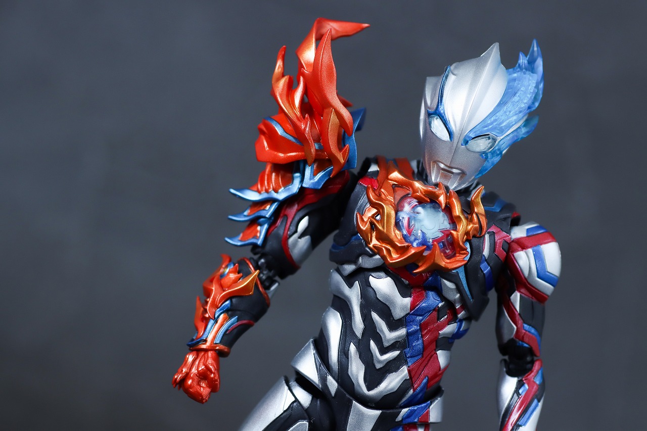 S.H.フィギュアーツ　ウルトラマンブレーザー ファードランアーマー　レビュー　本体