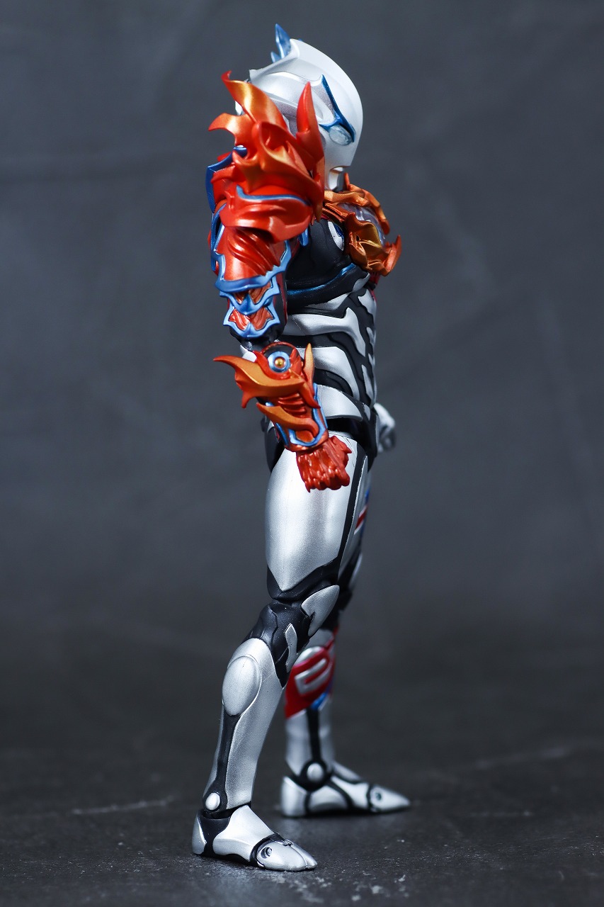 S.H.フィギュアーツ　ウルトラマンブレーザー ファードランアーマー　レビュー　本体