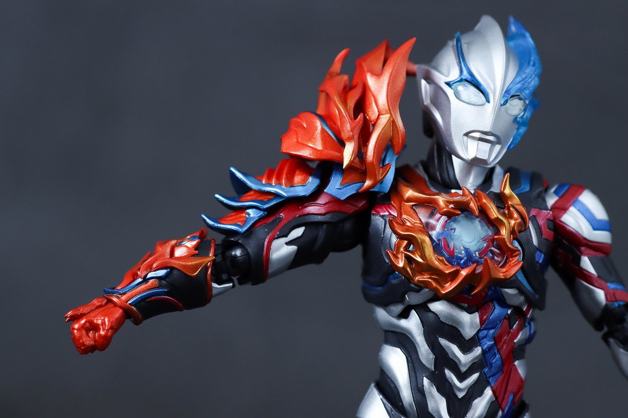 S.H.フィギュアーツ　ウルトラマンブレーザー ファードランアーマー　レビュー　可動範囲